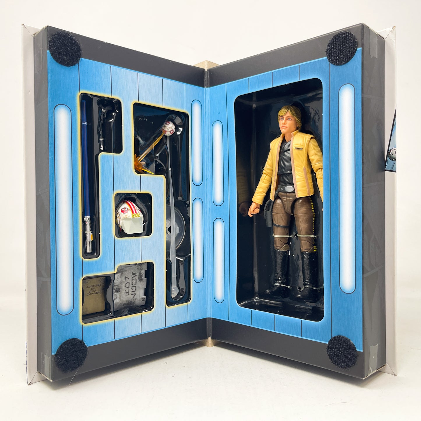 Luke Skywalker (Skywalker Strikes) Comic Pack - Hasbro Black Series (2019)