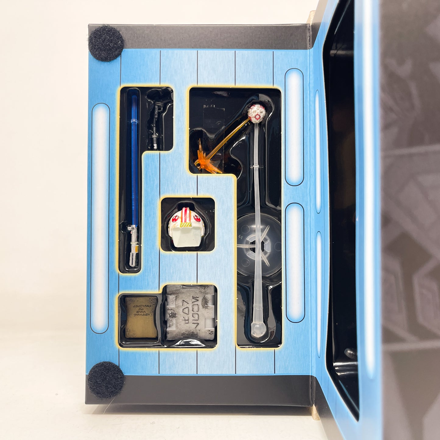 Luke Skywalker (Skywalker Strikes) Comic Pack - Hasbro Black Series (2019)