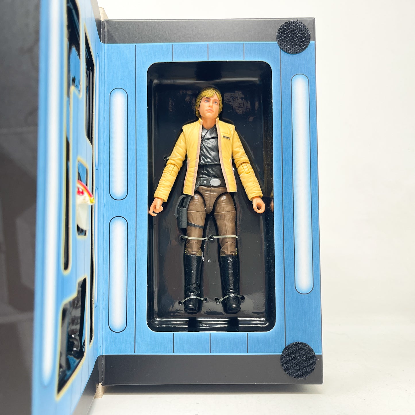 Luke Skywalker (Skywalker Strikes) Comic Pack - Hasbro Black Series (2019)