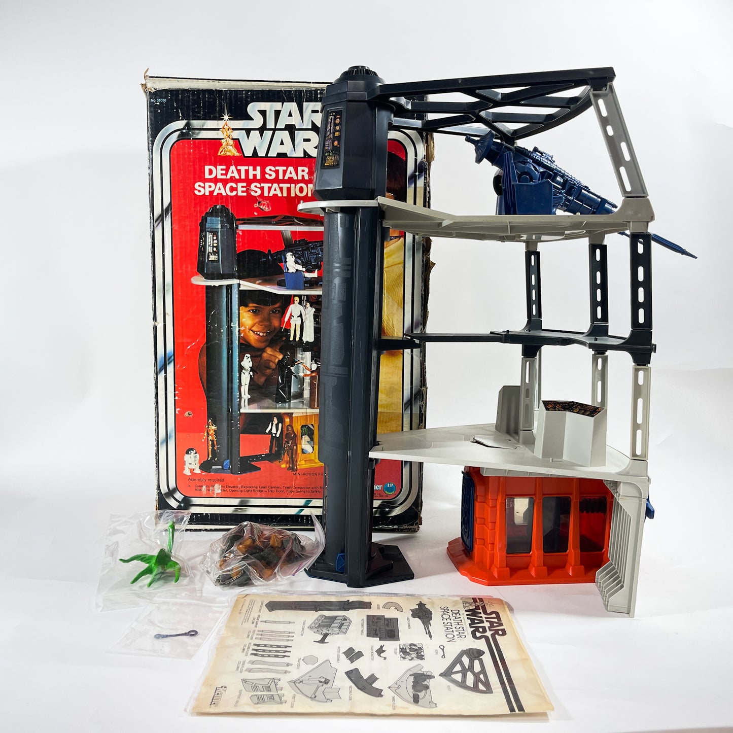 Death Star Playset - Complete in Canadian Suitcase Box - Vintage Kenner (1978)