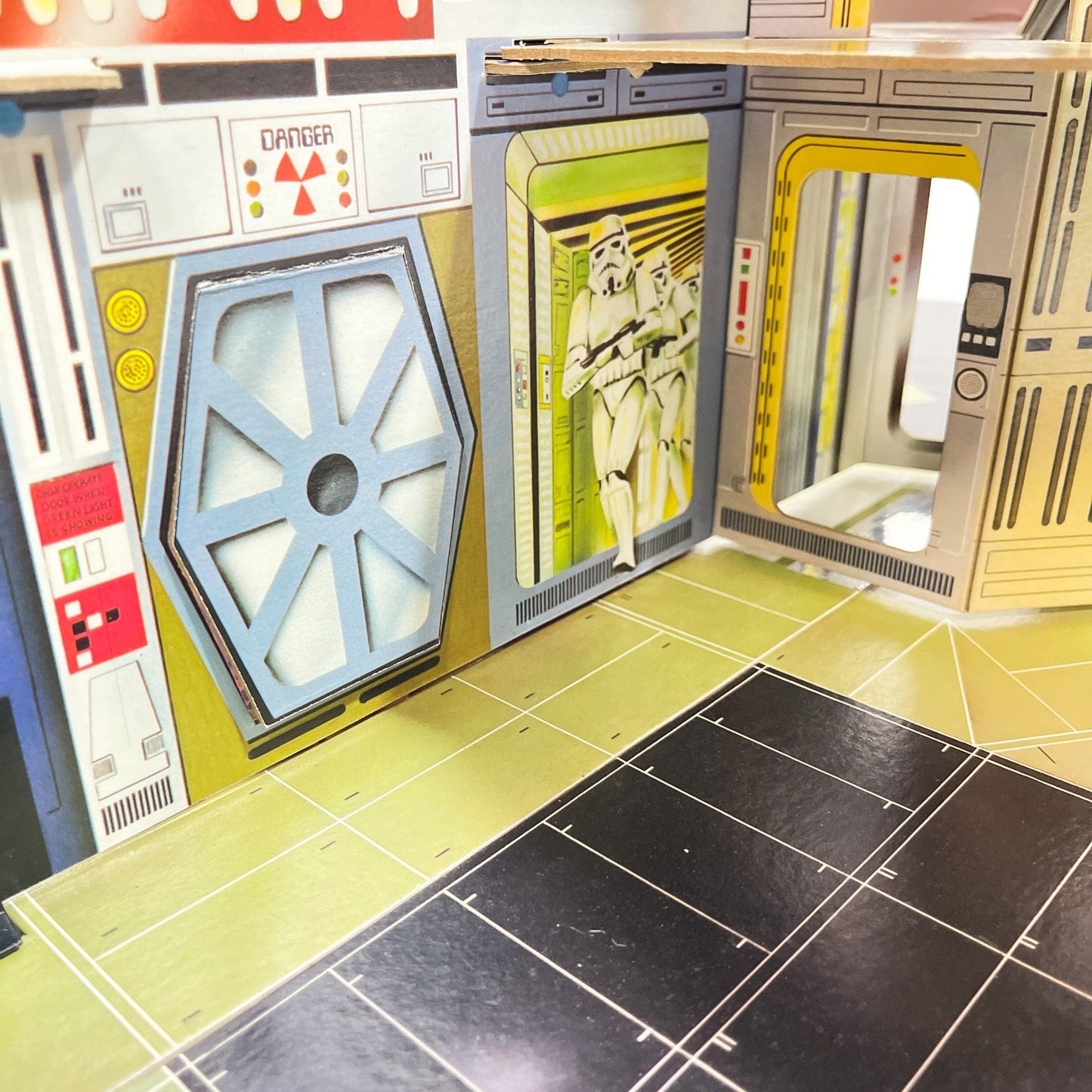 Vintage Kenner Star Wars Vehicle Kenner Canada Chipboard Death Star - Complete in box