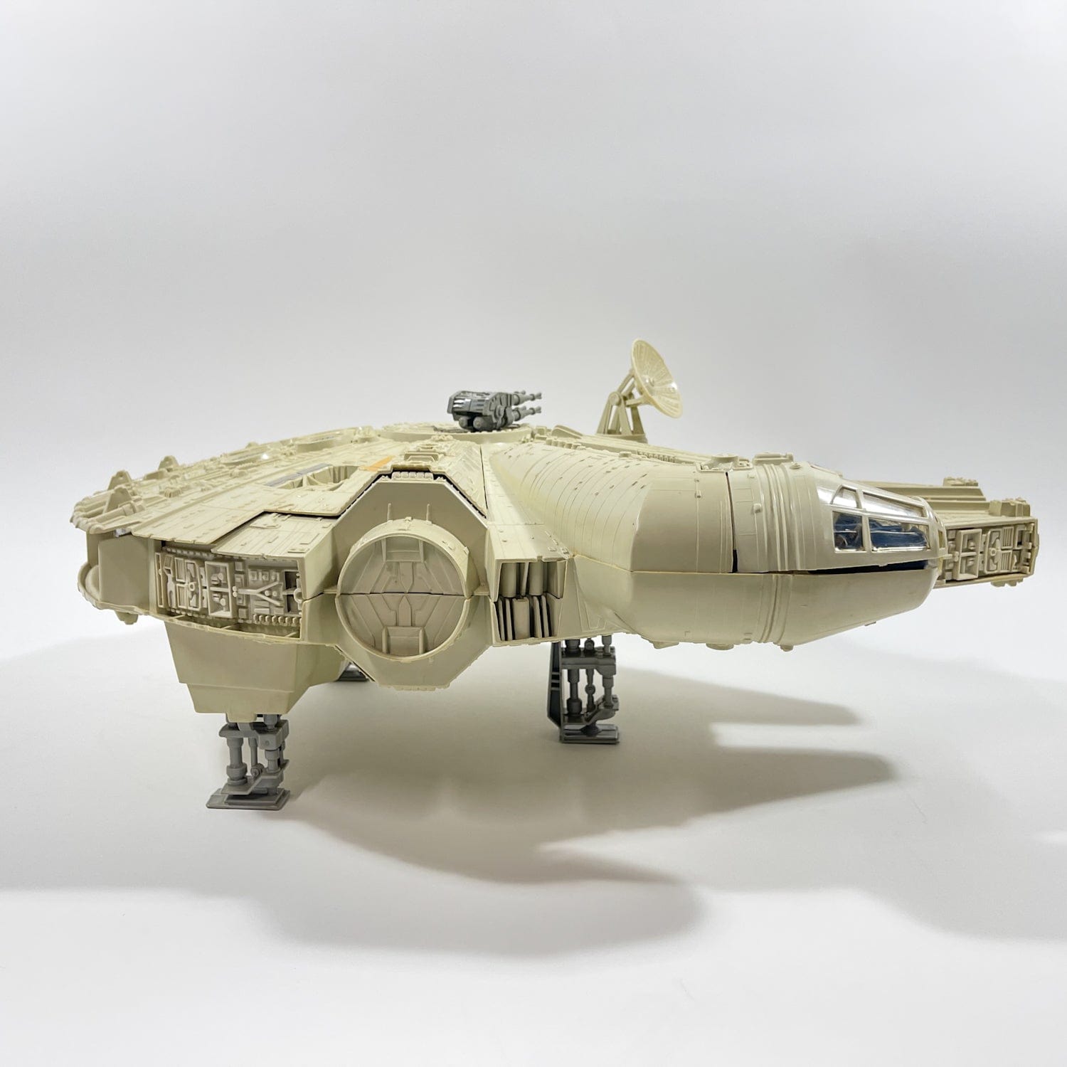 Vintage Kenner Star Wars Vehicle Millennium Falcon - Loose Complete