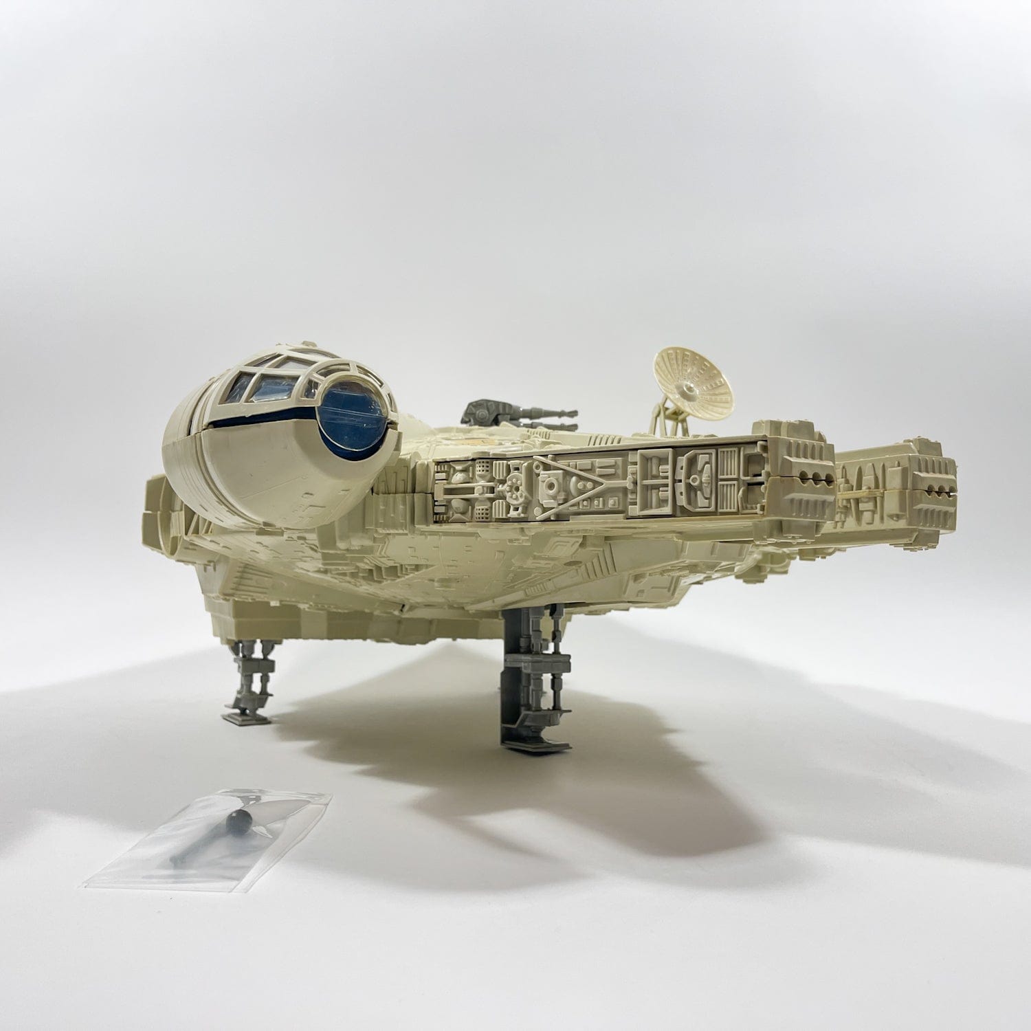 Vintage Kenner Star Wars Vehicle Millennium Falcon - Loose Complete
