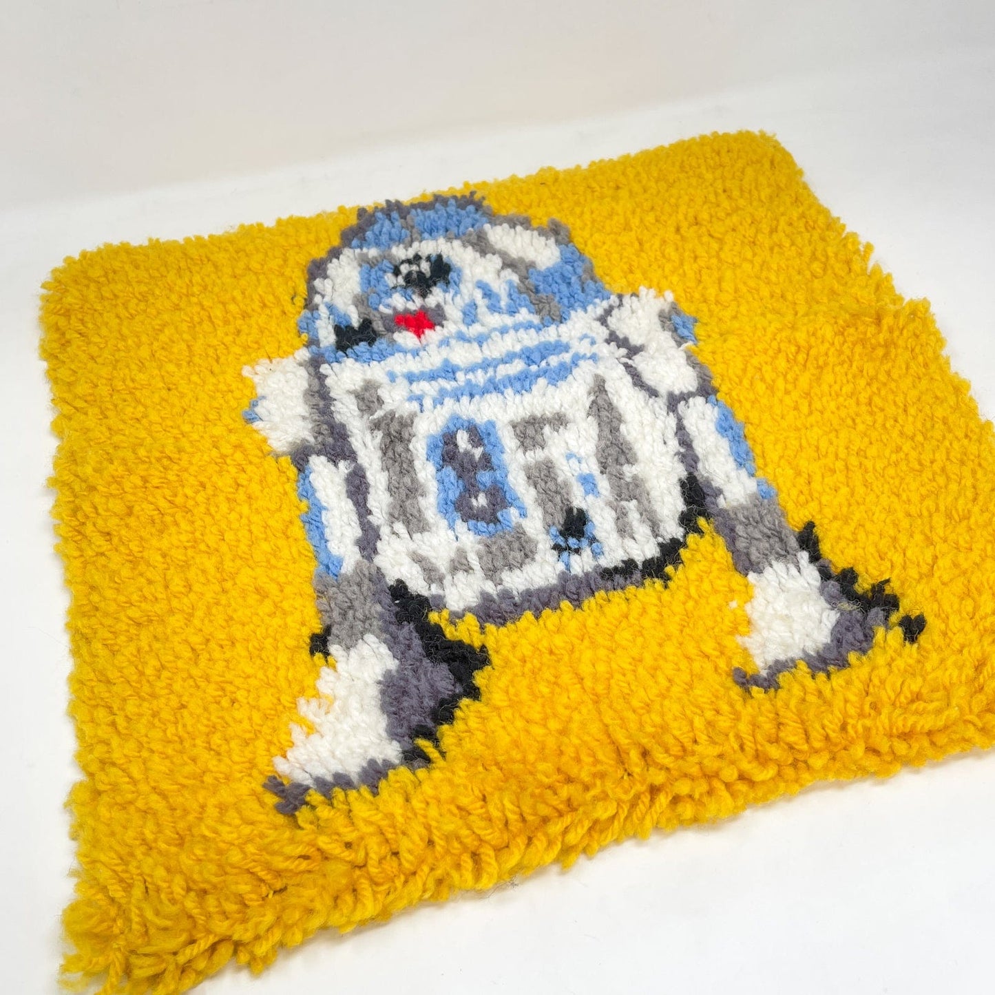 Vintage Lee Ward Star Wars Non-Toy R2-D2 Latch & Hook Rug