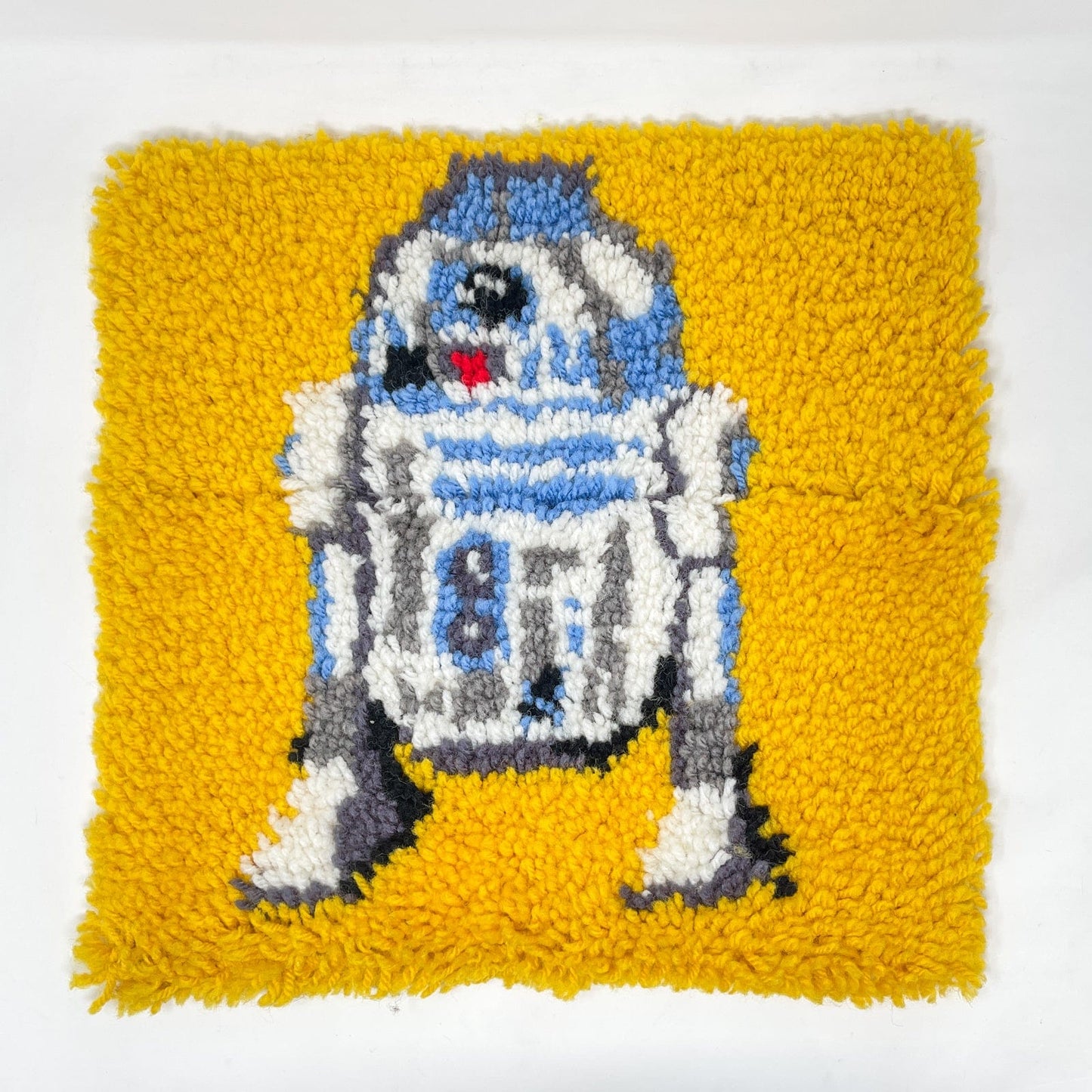 Vintage Lee Ward Star Wars Non-Toy R2-D2 Latch & Hook Rug