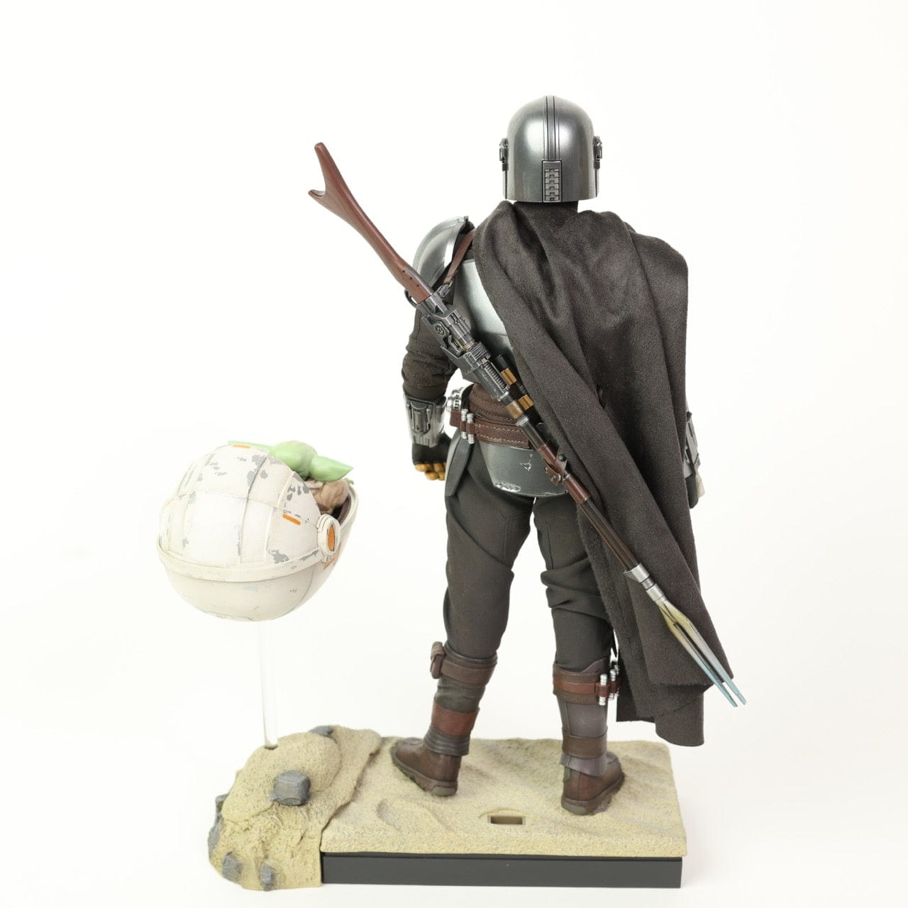 The Mandalorian & Child Deluxe Collectible Figure - Hot Toys – 4th